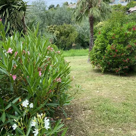 Le Mas Constance Apartment