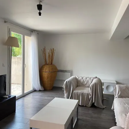 Le Mas Constance Apartment