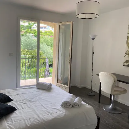 Le Mas Constance Apartment *